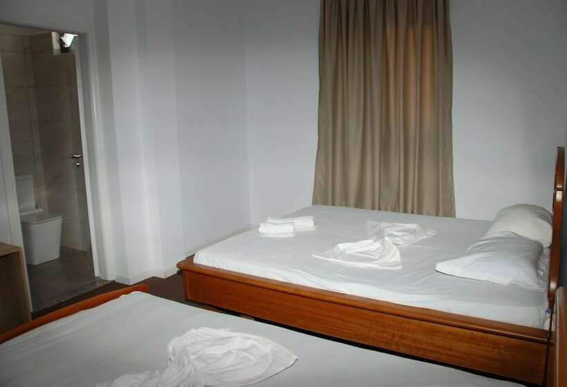 غرفة قياسية ثلاثية, Freskia