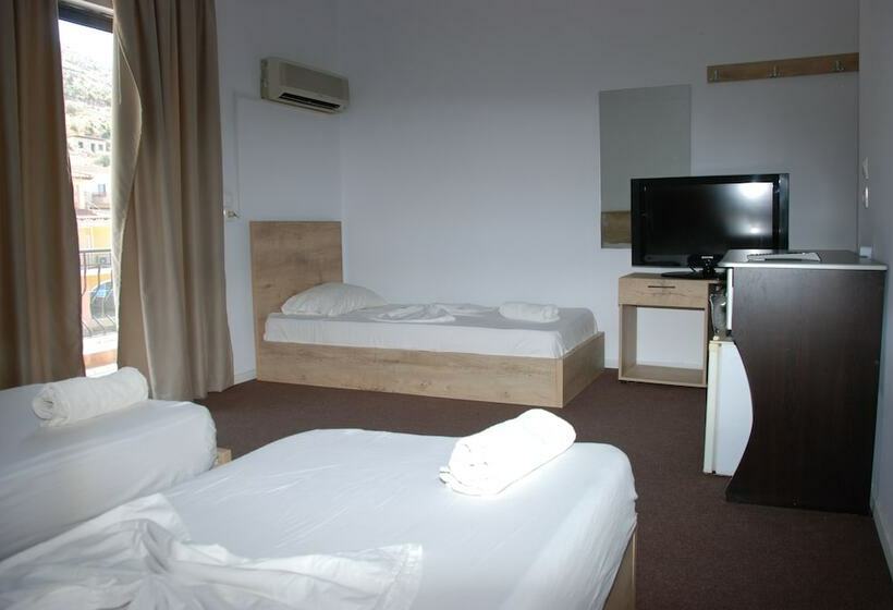 غرفة قياسية ثلاثية, Freskia