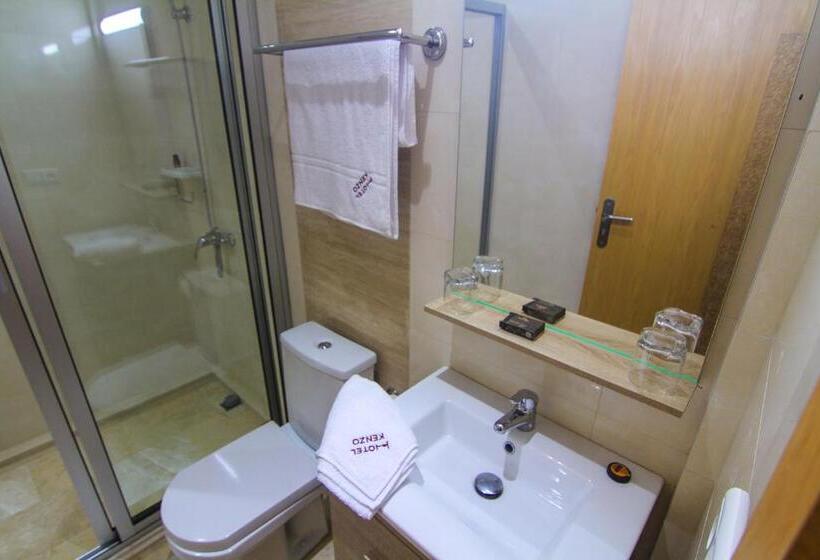 디럭스 트리플 룸, Kenzo