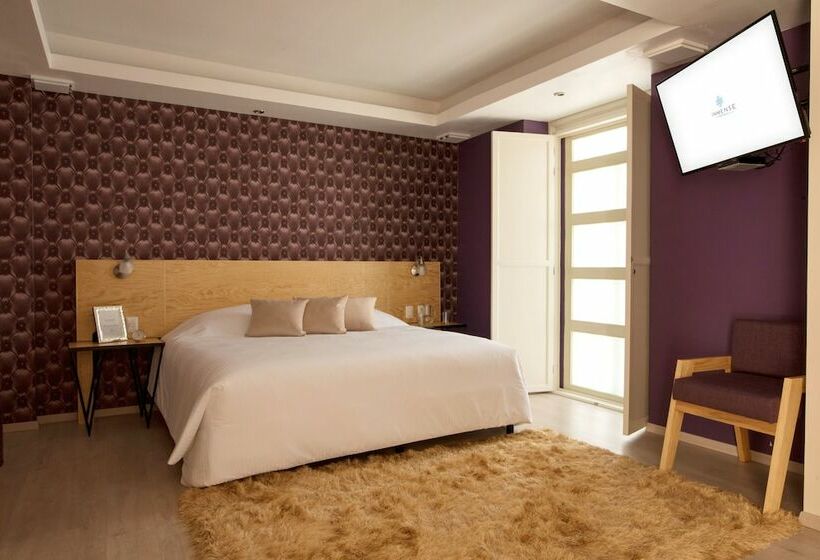 جناح جونيور, Santosi