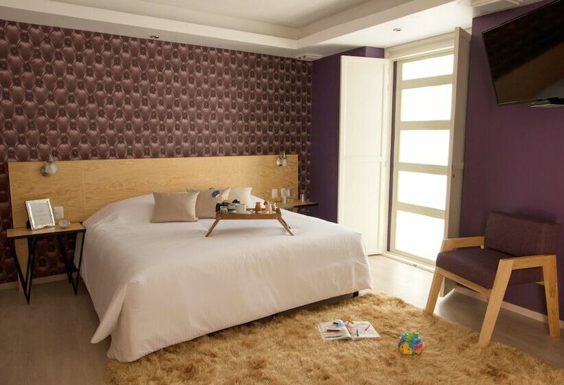 جناح جونيور, Santosi