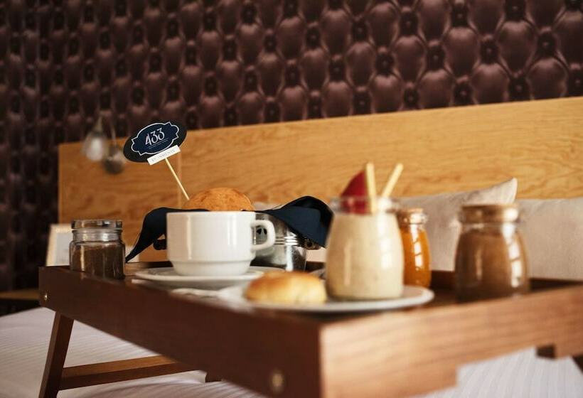 جناح جونيور, Santosi