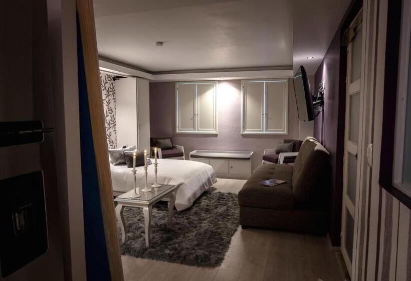 جناح عائلي, Santosi