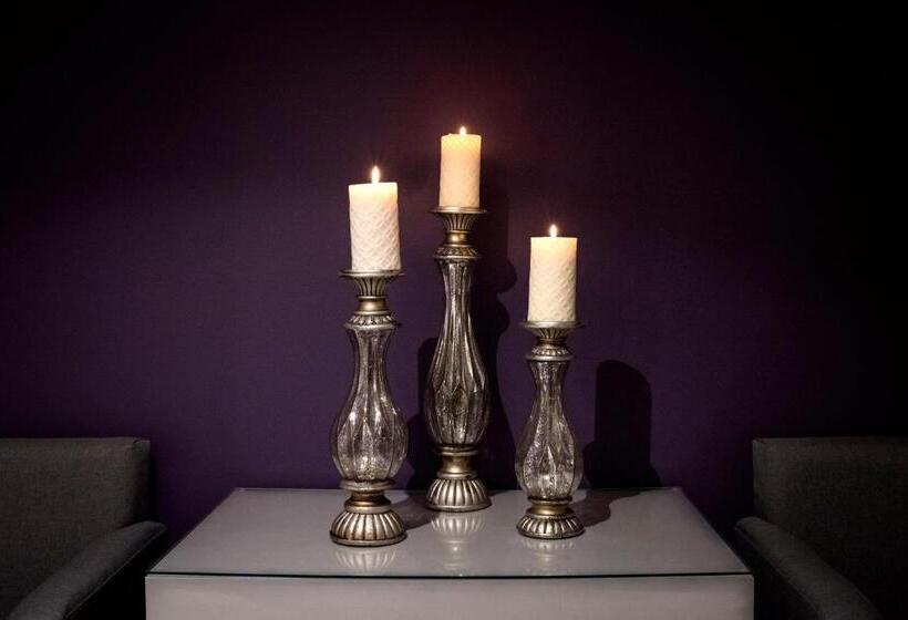 جناح عائلي, Santosi