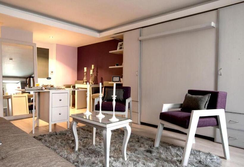 جناح عائلي, Santosi