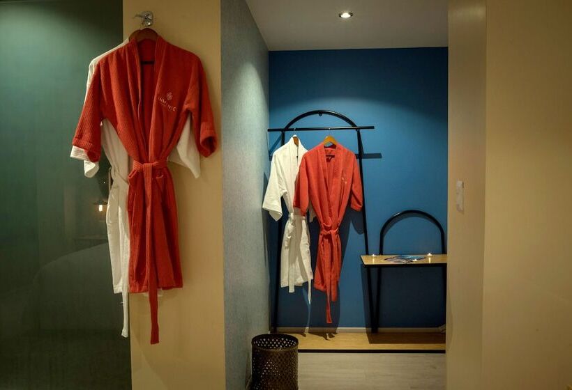 جناح جونيور, Santosi