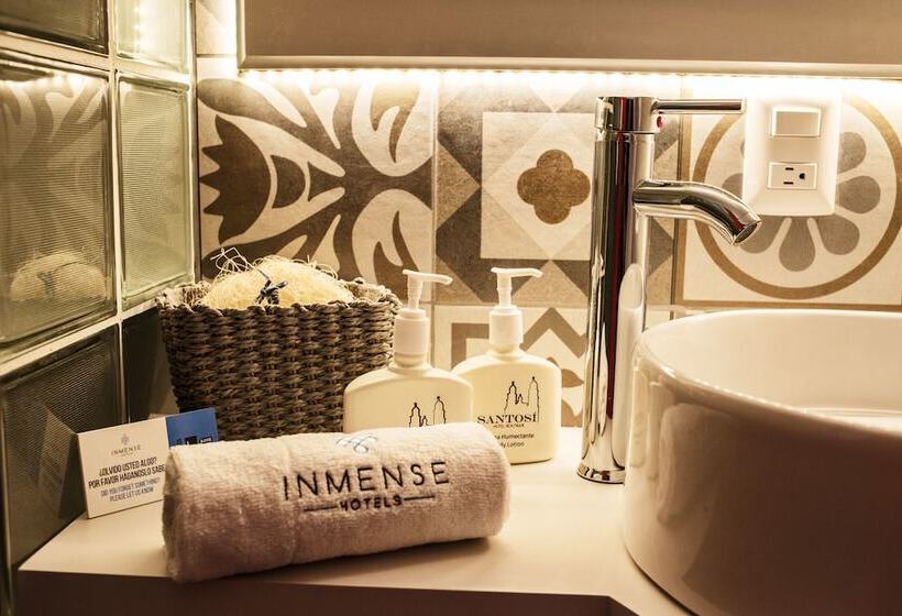 جناح عائلي, Santosi