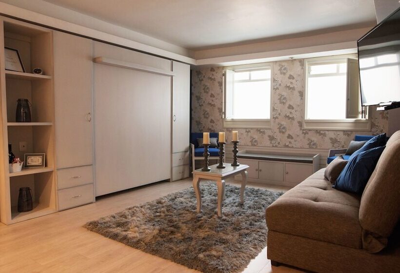 جناح عائلي, Santosi