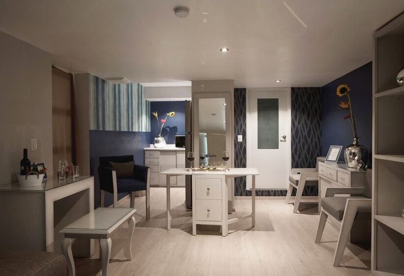 جناح عائلي, Santosi