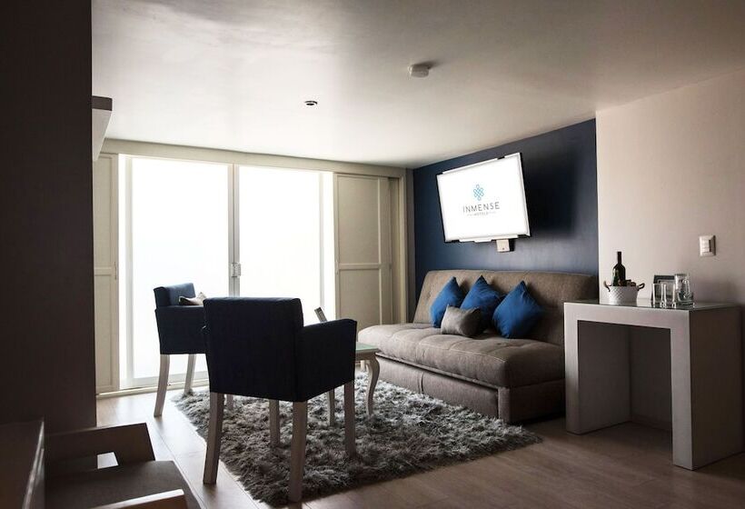 جناح عائلي, Santosi