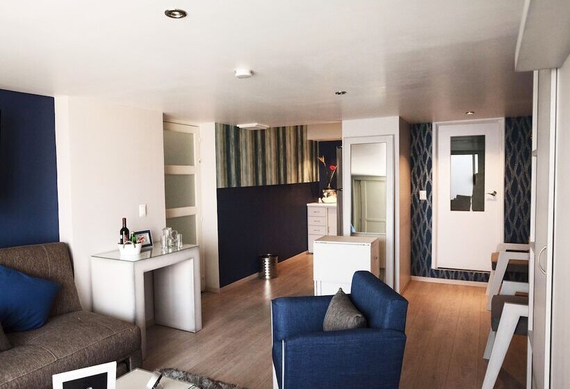 جناح عائلي, Santosi