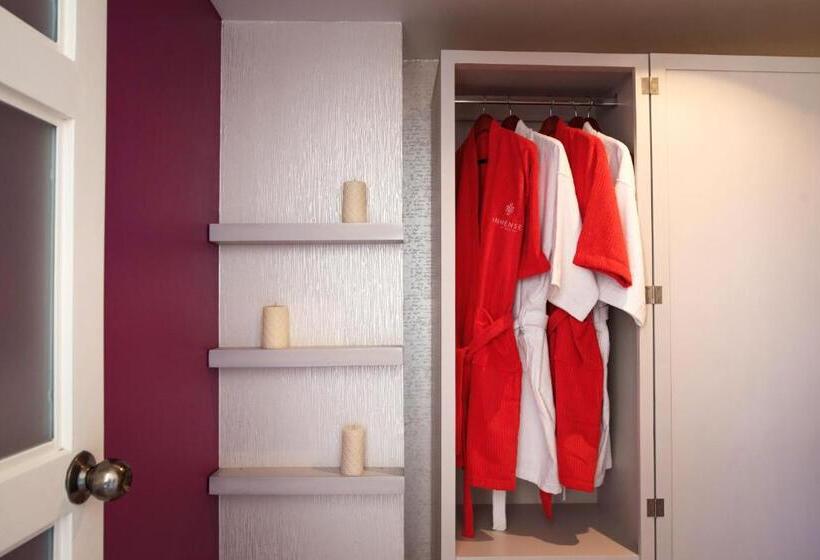 جناح جونيور, Santosi