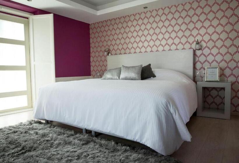 جناح جونيور, Santosi