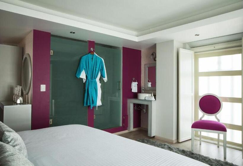 جناح جونيور, Santosi