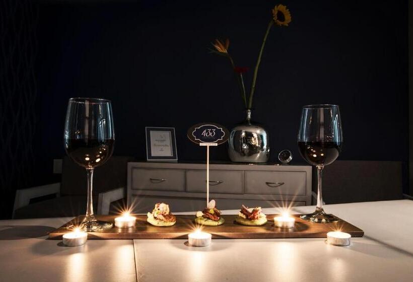 جناح عائلي, Santosi