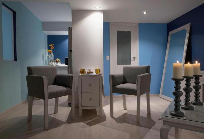 جناح عائلي, Santosi