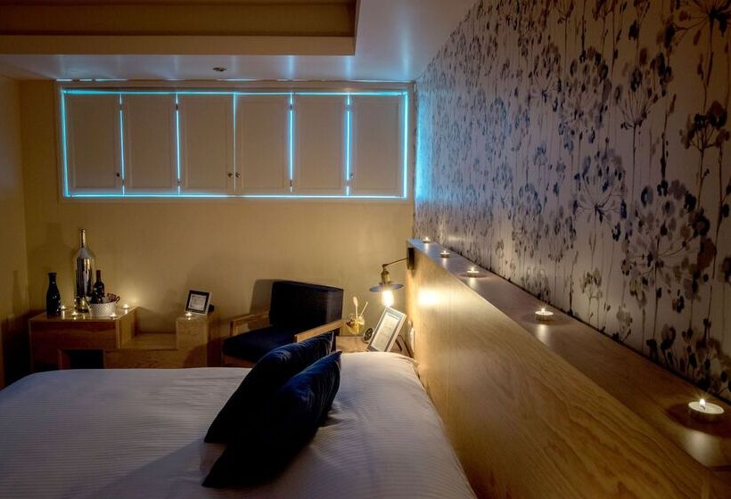 جناح جونيور, Santosi