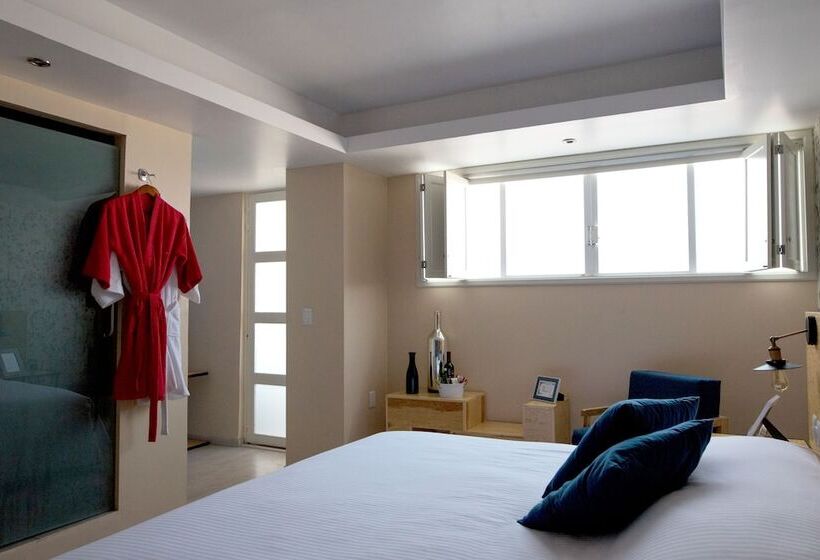 جناح جونيور, Santosi