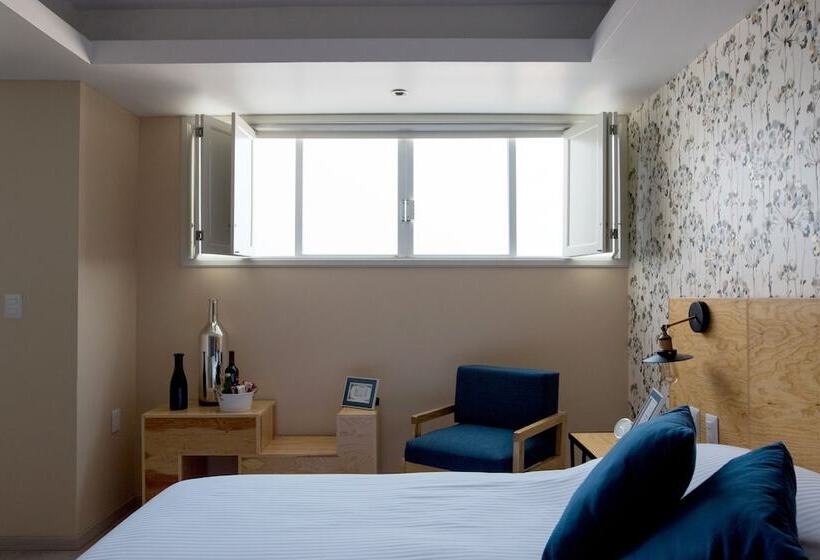 جناح جونيور, Santosi