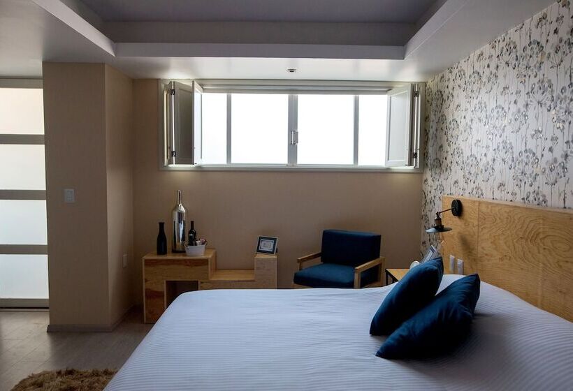 جناح جونيور, Santosi