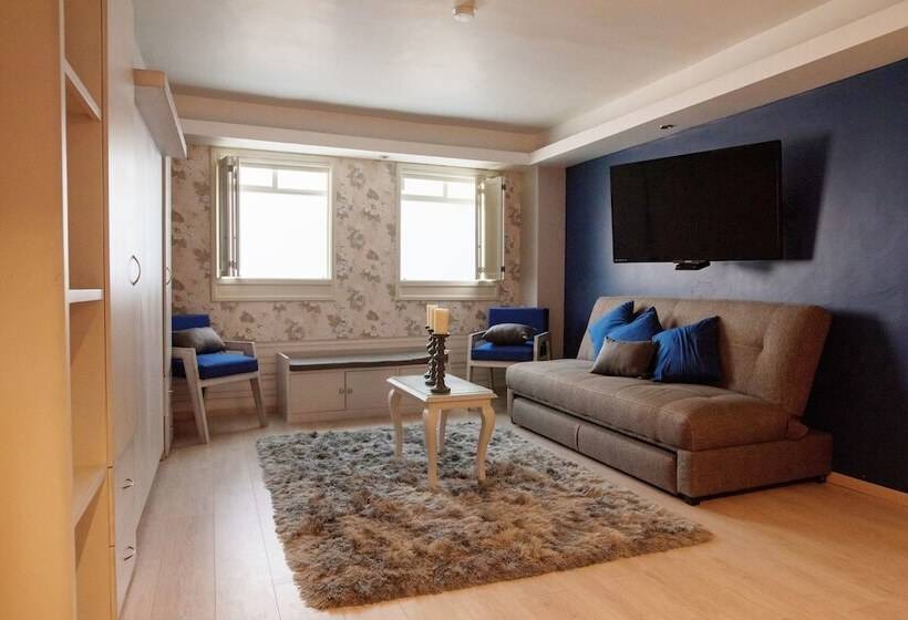 جناح عائلي, Santosi