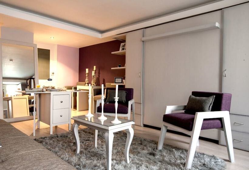 جناح عائلي, Santosi