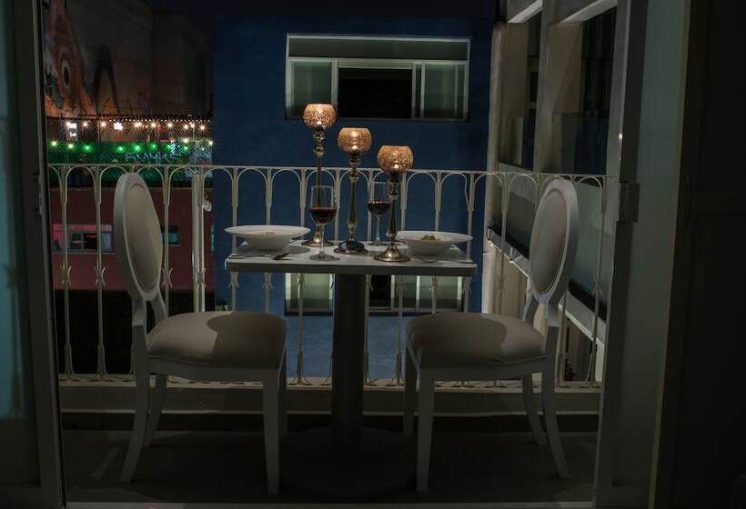 جناح عائلي, Santosi