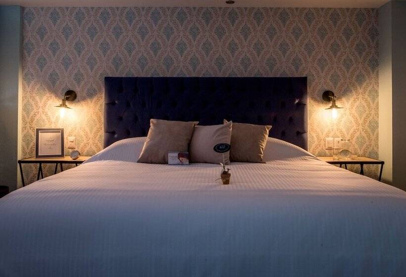 جناح جونيور, Santosi