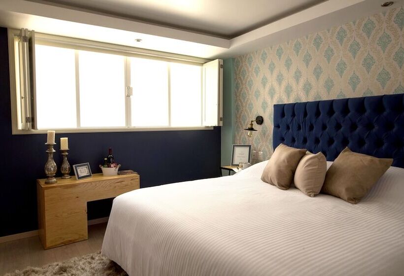 جناح جونيور, Santosi