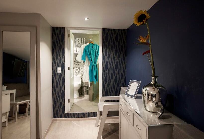 جناح عائلي, Santosi