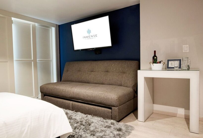 جناح عائلي, Santosi