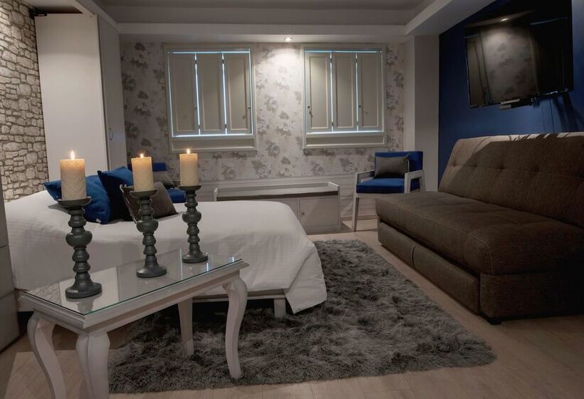 جناح عائلي, Santosi