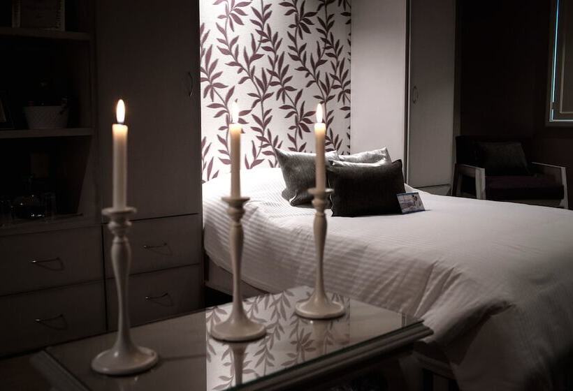 جناح عائلي, Santosi