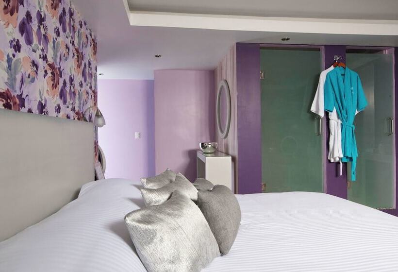 جناح جونيور, Santosi