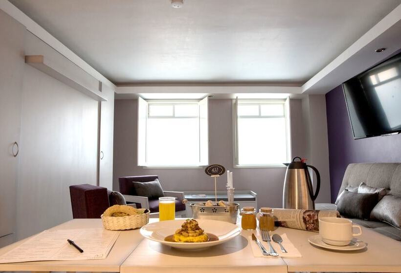 جناح عائلي, Santosi