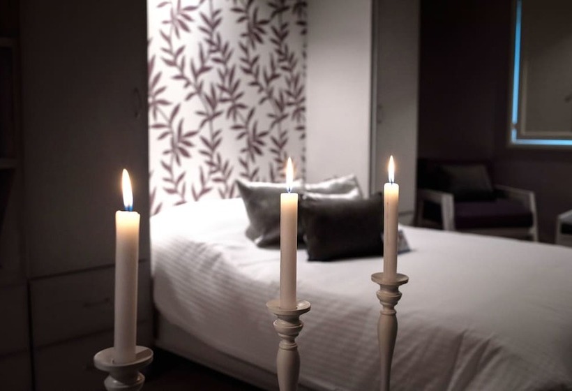 جناح عائلي, Santosi