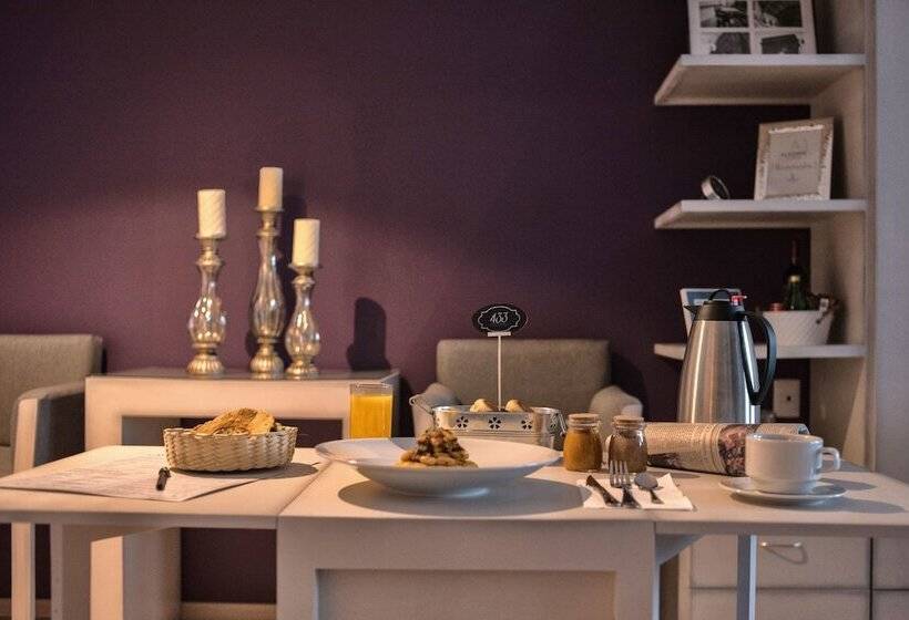 جناح عائلي, Santosi