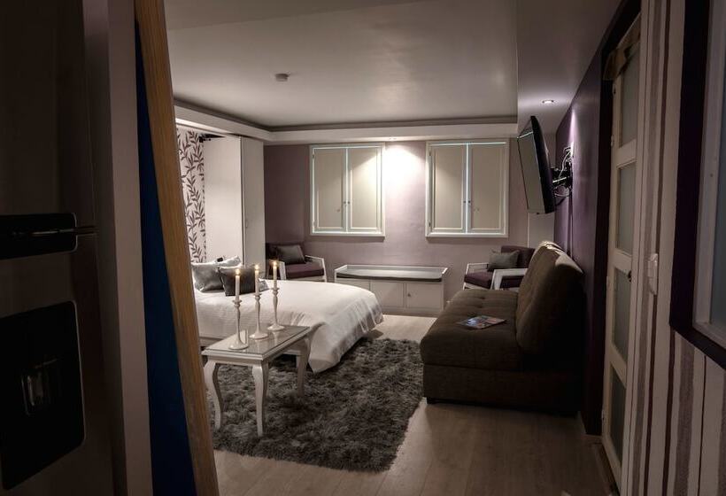 جناح عائلي, Santosi