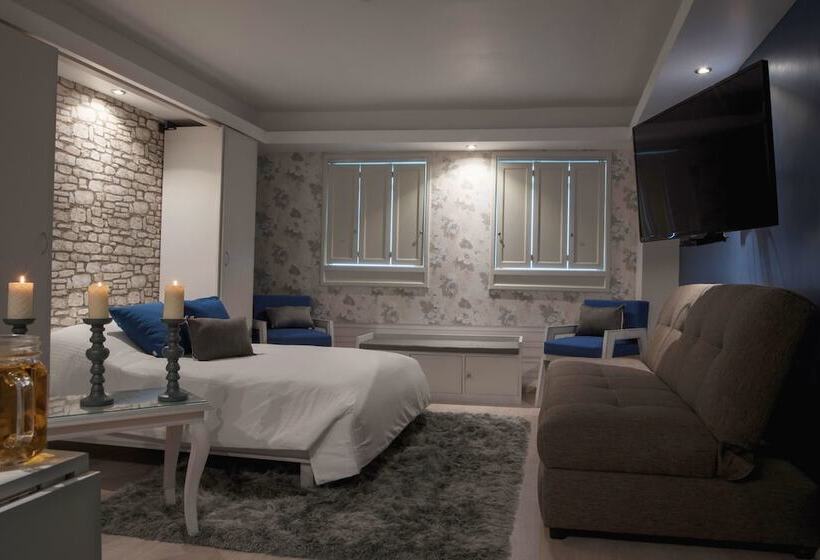 جناح عائلي, Santosi