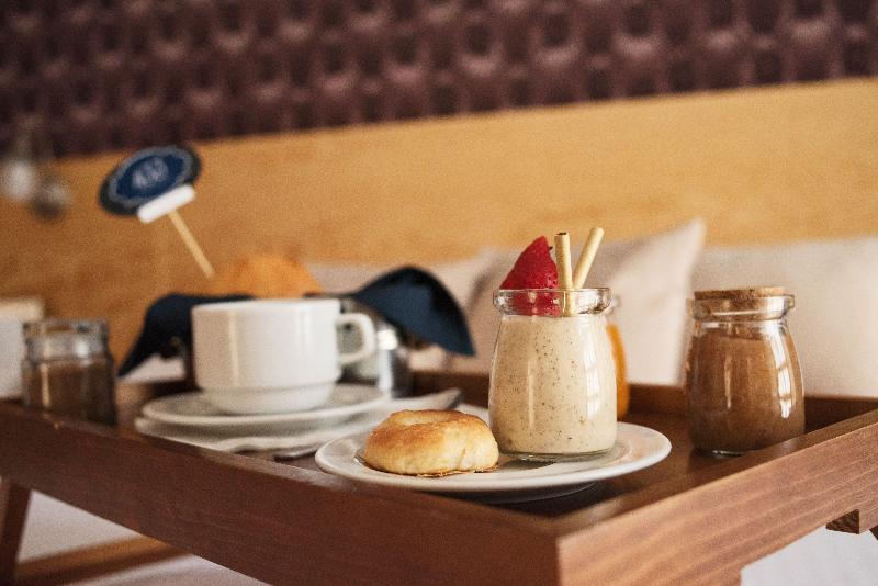 جناح جونيور, Santosi