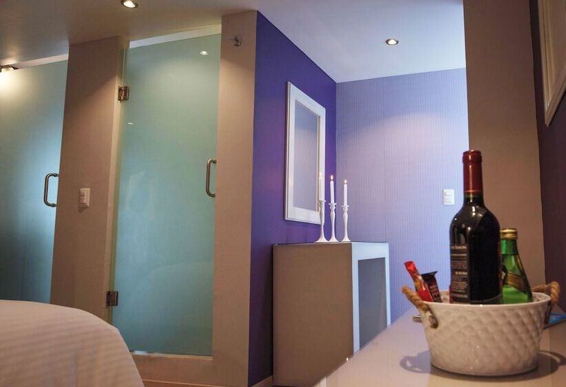 جناح جونيور, Santosi