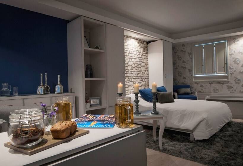 جناح عائلي, Santosi