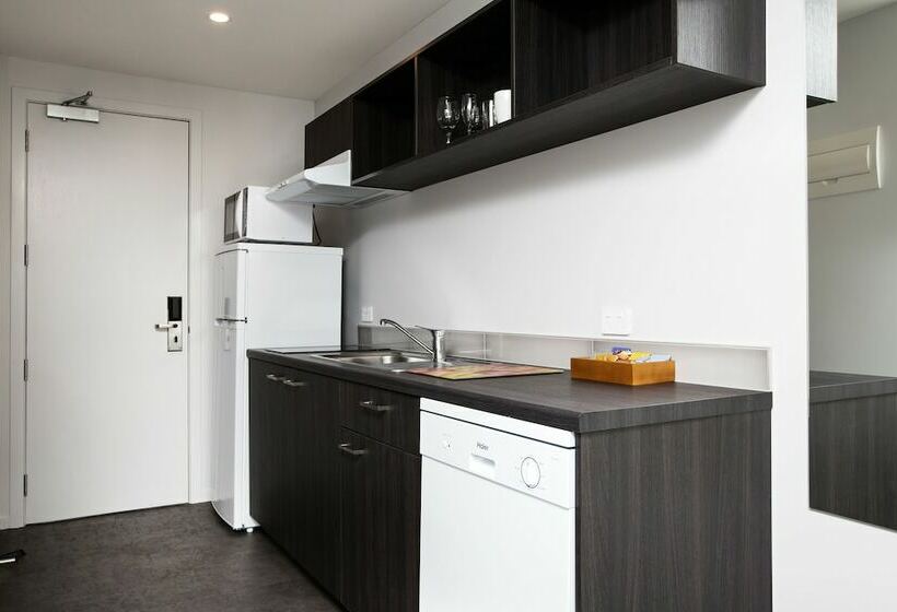 استودیوی استاندارد, The Metrotel