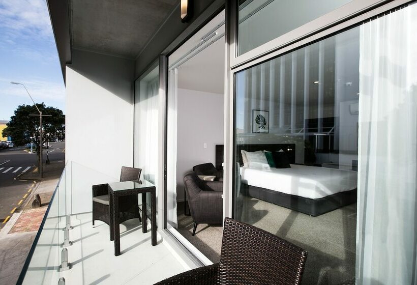 استودیوی استاندارد, The Metrotel