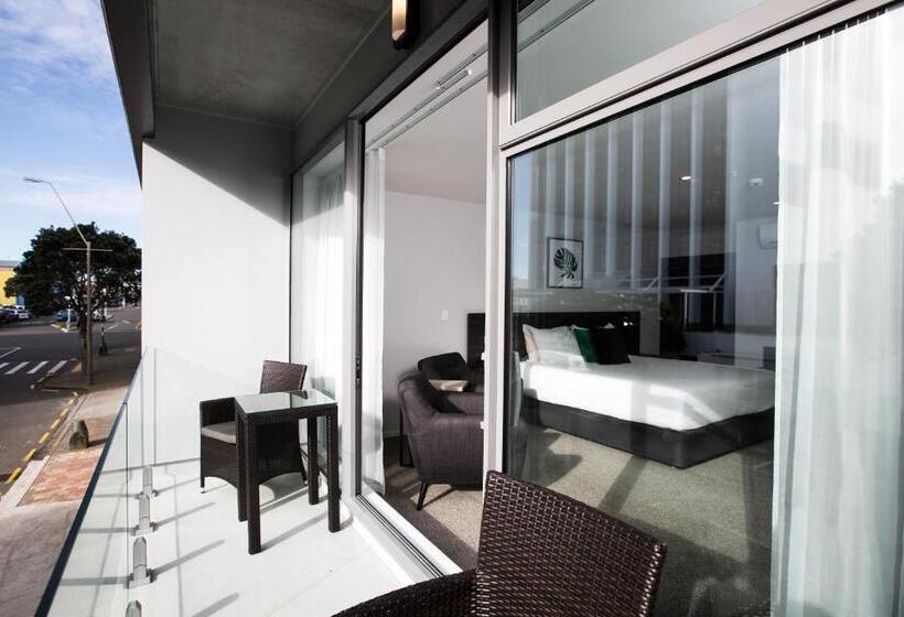 استودیوی استاندارد, The Metrotel