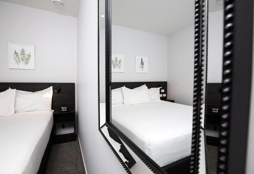 اتاق خانوادگی, The Metrotel