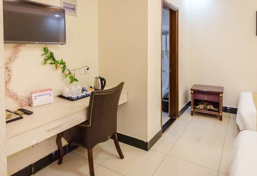 Standard Triple Room, Nanjing Restaurant & Motel