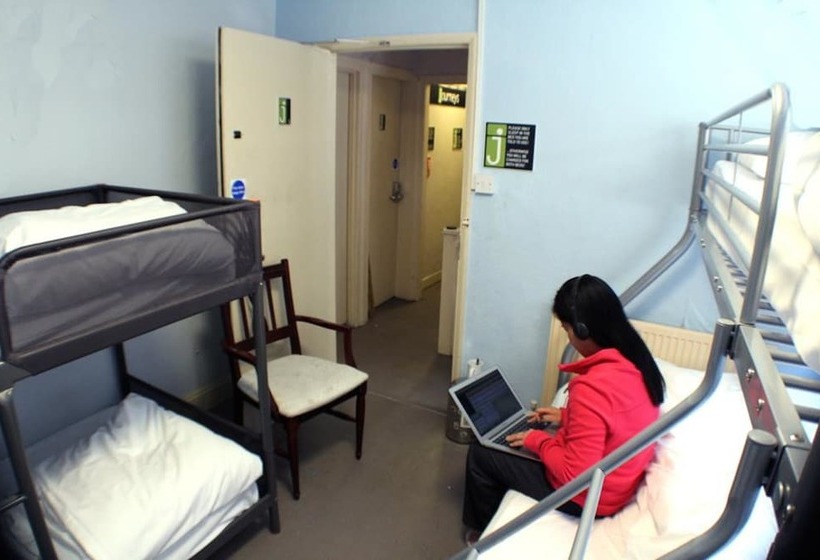 ルームシェアのワンベッド, Dover Adventure Backpackers