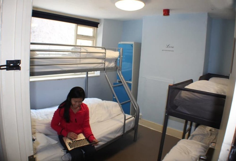 تختخواب در اتاق مشترک, Dover Adventure Backpackers