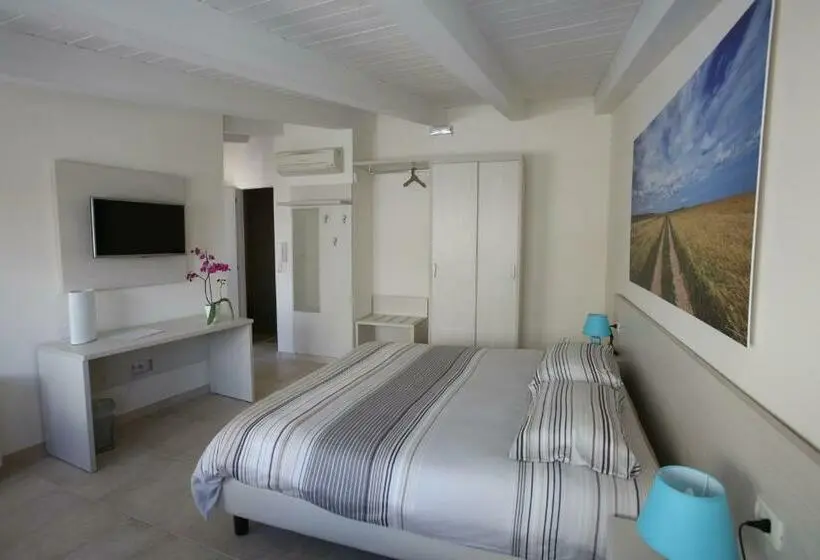 Standard Triple Room with Terrace, B&b Casa Rubis